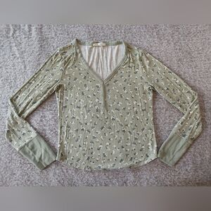 Hippie Rose Medium Sage Green Floral Ribbed V-Neck Long Sleeve Top